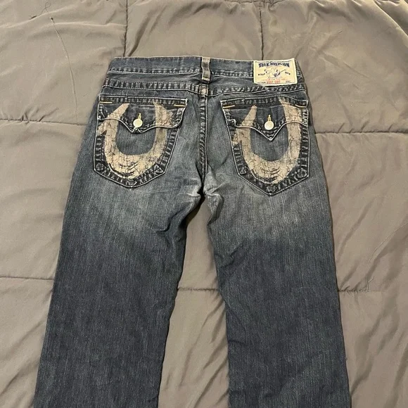True Religion Relaxed Blue Jeans with Tan Accents - Picture 1 of 7